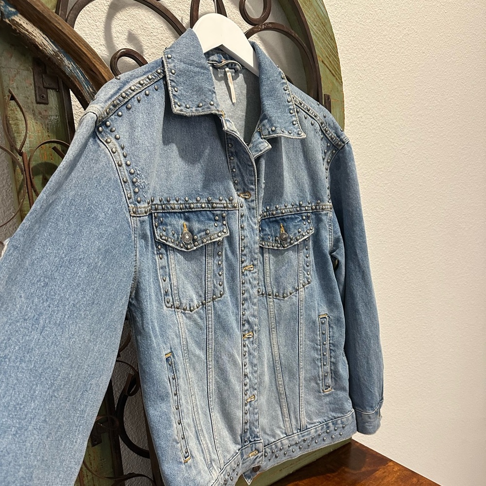 ☀️ FREE PEOPLE Studded Denim Trucker Jacket - Picture 4 of 16